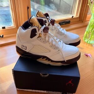 Air Jordan 5 Retro "Earth/Metallic Gold/Sail/Muslin" sneakers